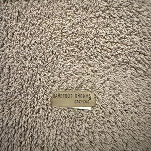 Barefoot Dreams Cozy Chic throw blanket 40x60